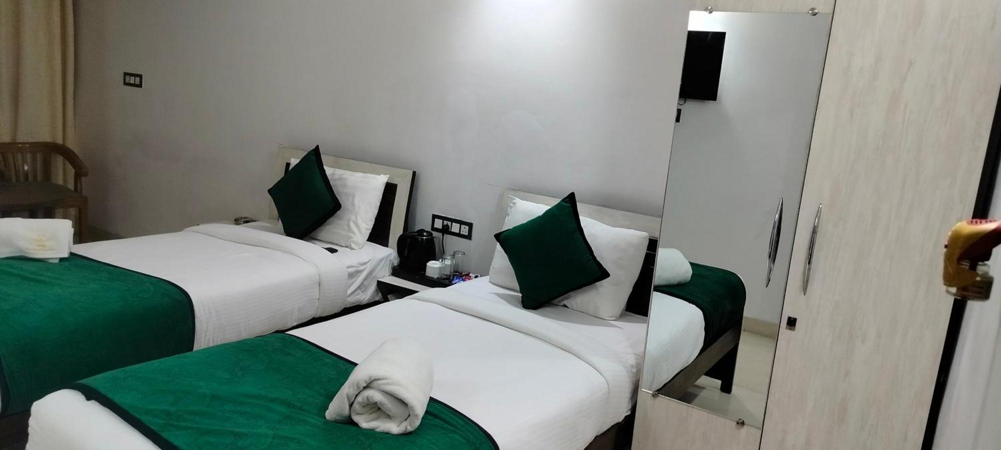 Hotel Aman Residency Allāhābād Junction Exterior foto
