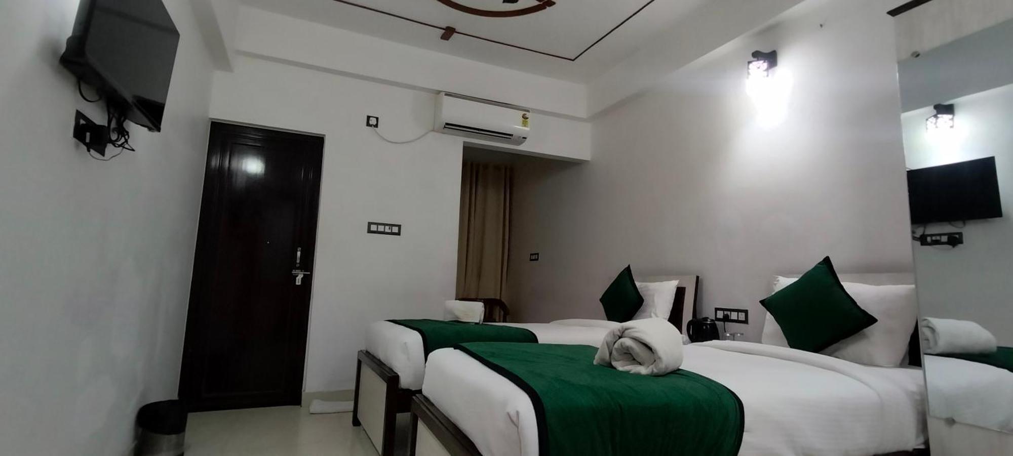 Hotel Aman Residency Allāhābād Junction Exterior foto