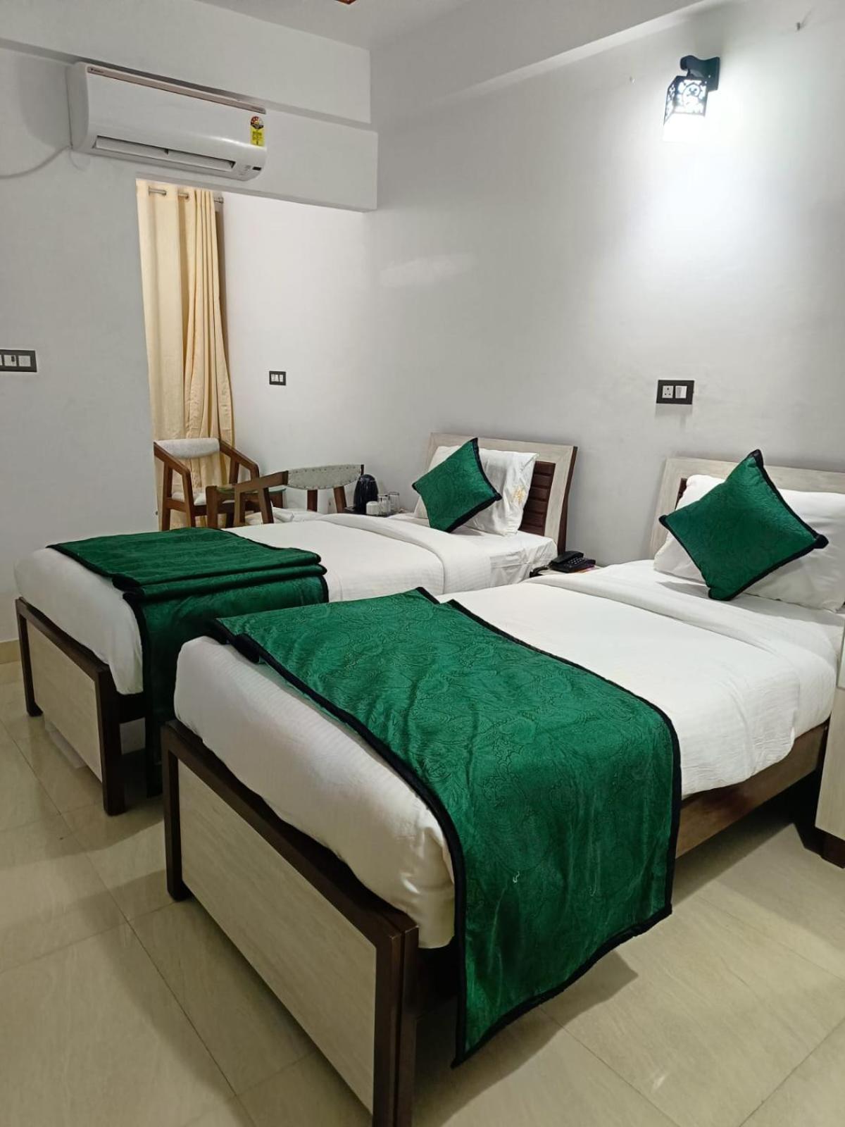 Hotel Aman Residency Allāhābād Junction Exterior foto